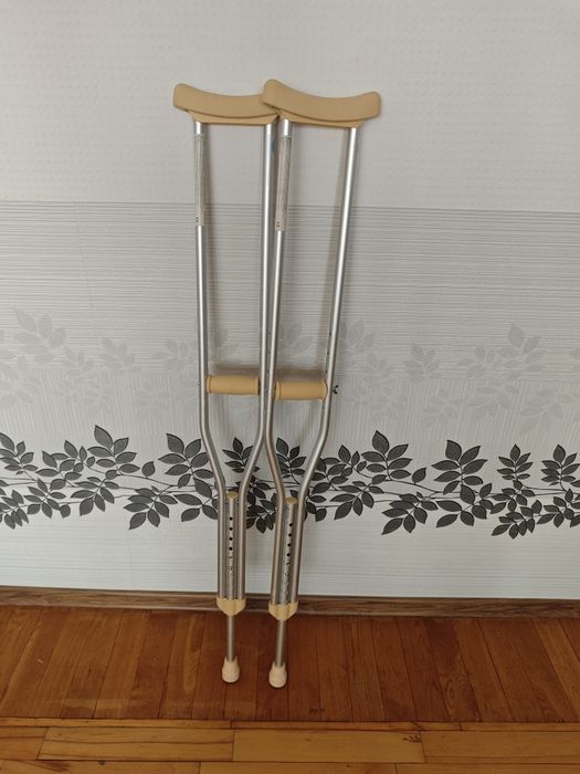 Продам костыли новые