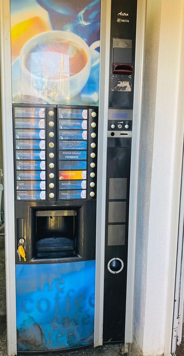 Vând automate cafea Astro necta în stare perfectă de funcționare.