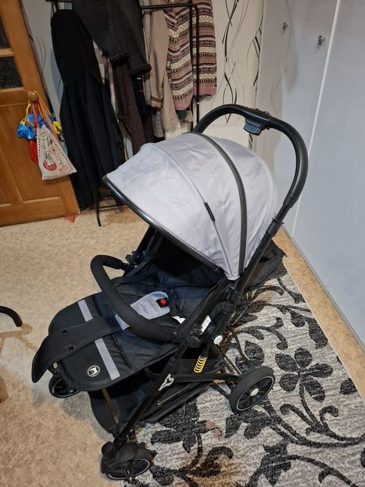 Продам прогулочную коляску