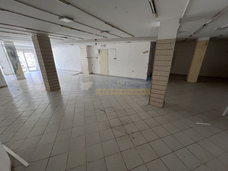 Дава се под наем Магазин в Бургас, Център - 150 кв.м за 1632 € - Снимка #8
