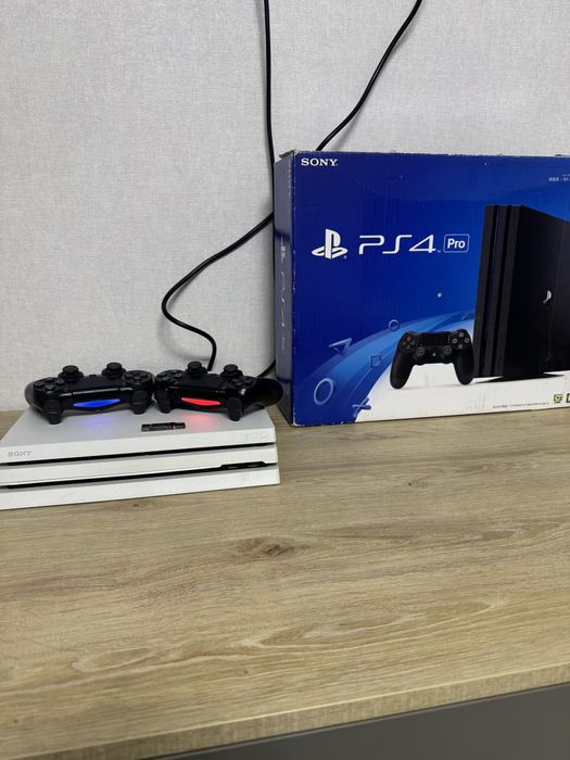 Продам Playstation 4 pro с памятью 1 терабайт в идеальном состоянии.