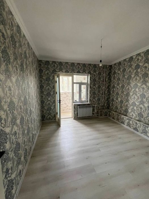 Яшнабадский район, 
улица Корасув.
Квартира бывшее общежитие