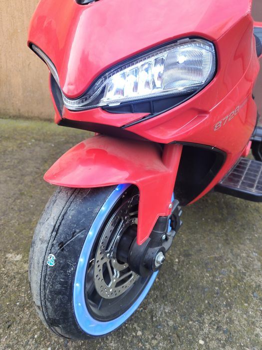 Акумулаторен мотор