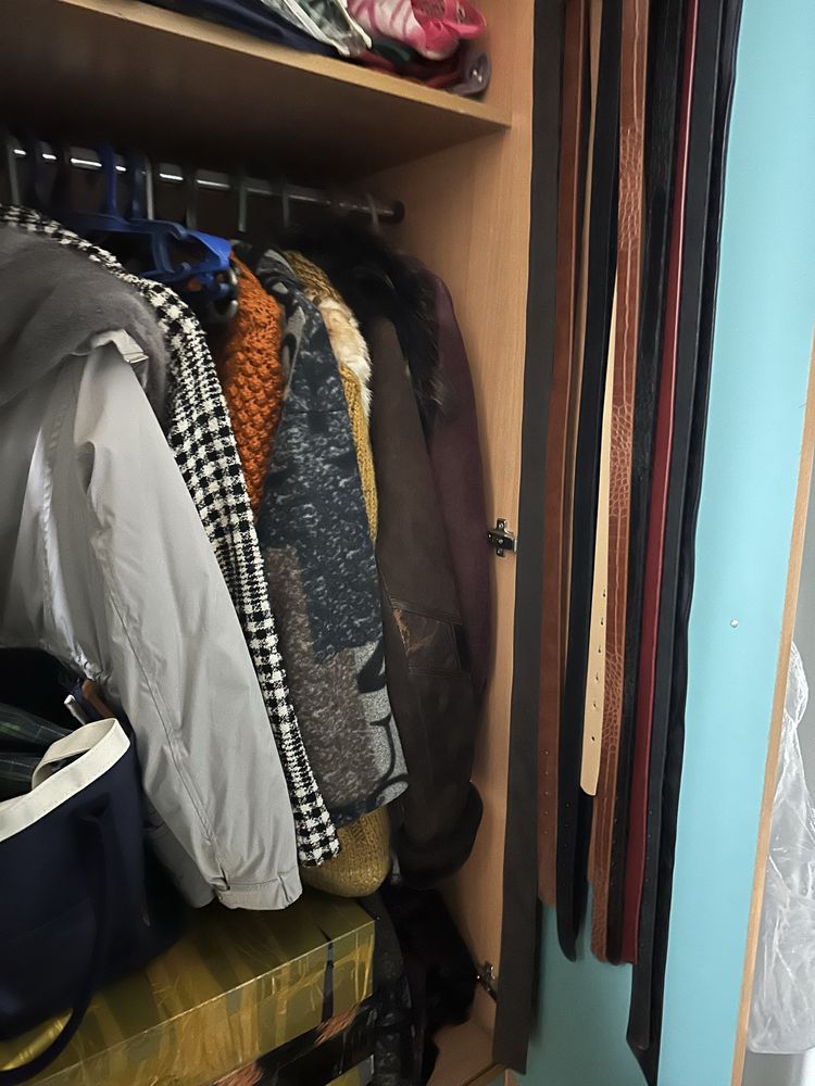 Продам шкаф не брльшой для прихожей