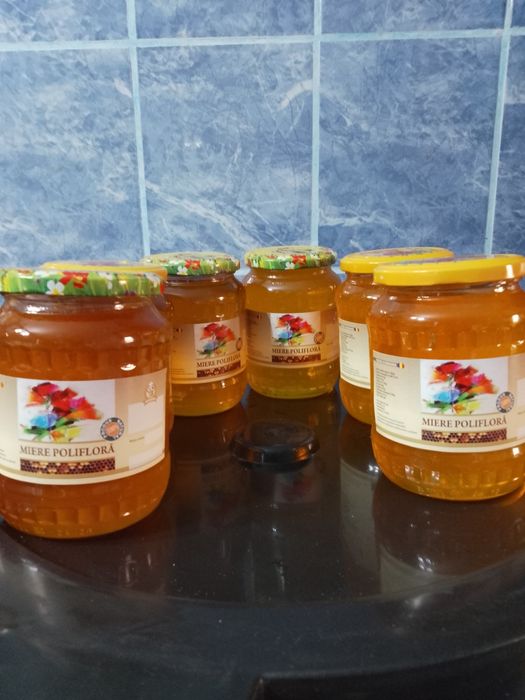 Miere de vânzare direct din stupina noastră