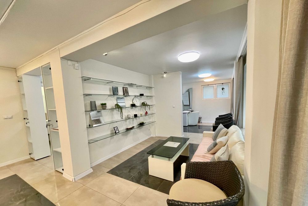 Дава се под наем  в София, Иван Вазов -  кв.м за 382.5 € - Снимка #1