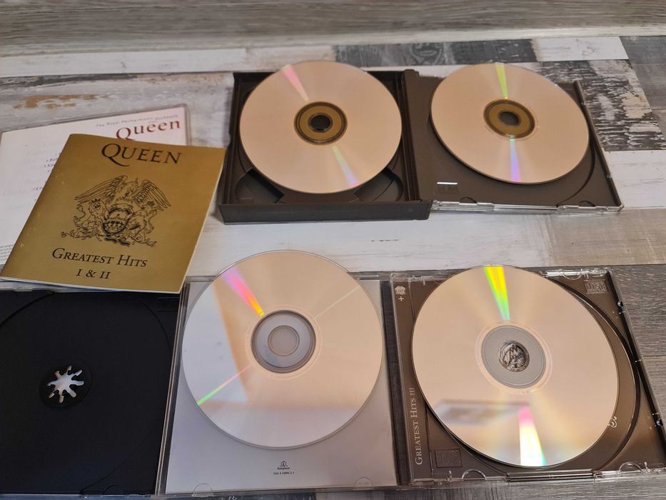 4 CD-uri audio Queen + bonus