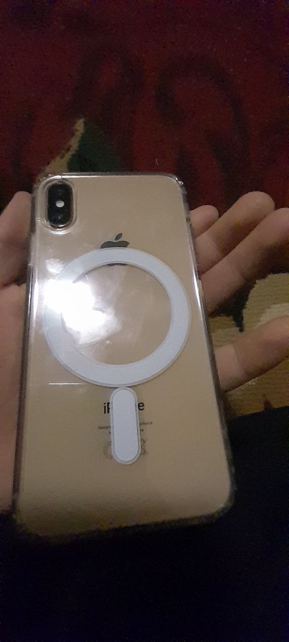 iPhone Xs Lla   gold