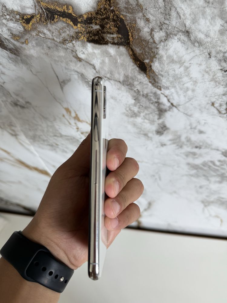 Iphone xs 256% совсем новая