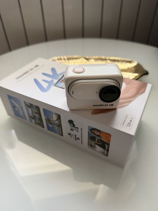 Camera actiune Insta360 Go 3s 128gb alba plus multe accesorii