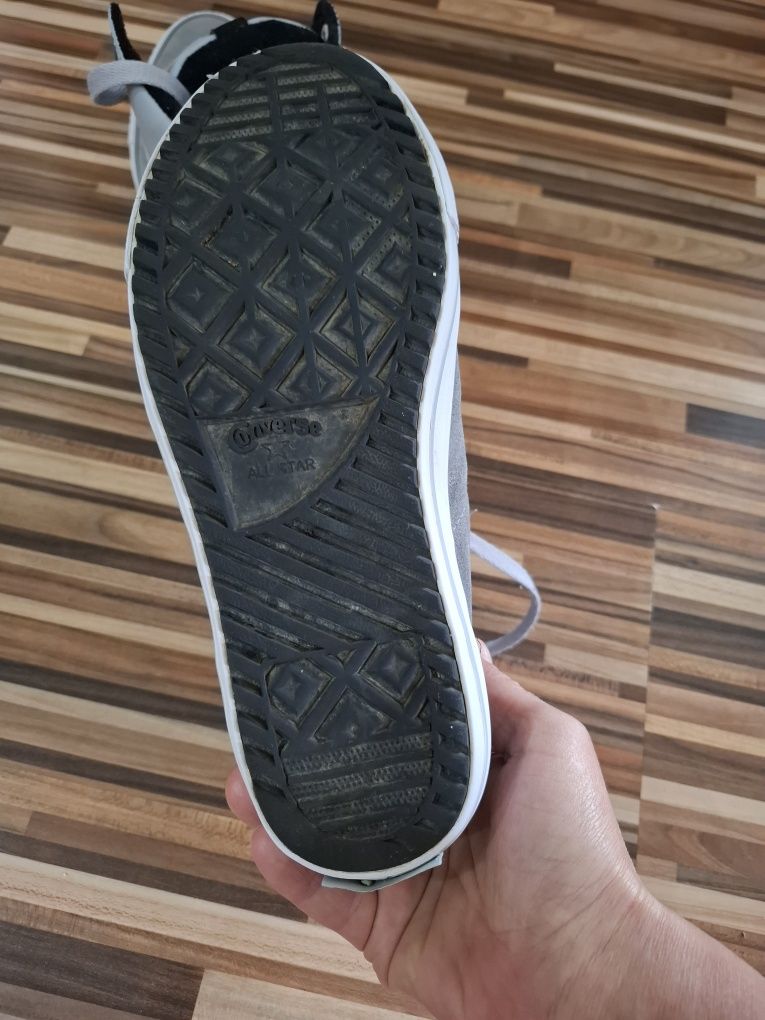 Сиви кецове Converse