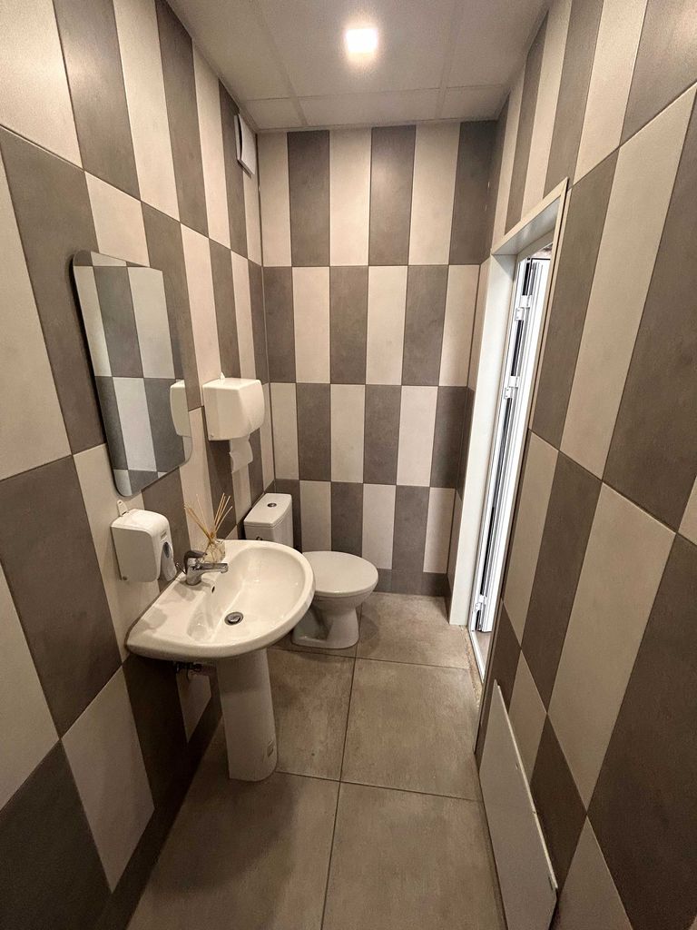 Дава се под наем Офис в София, Овча купел - 181 кв.м за 1000 € - Снимка #10