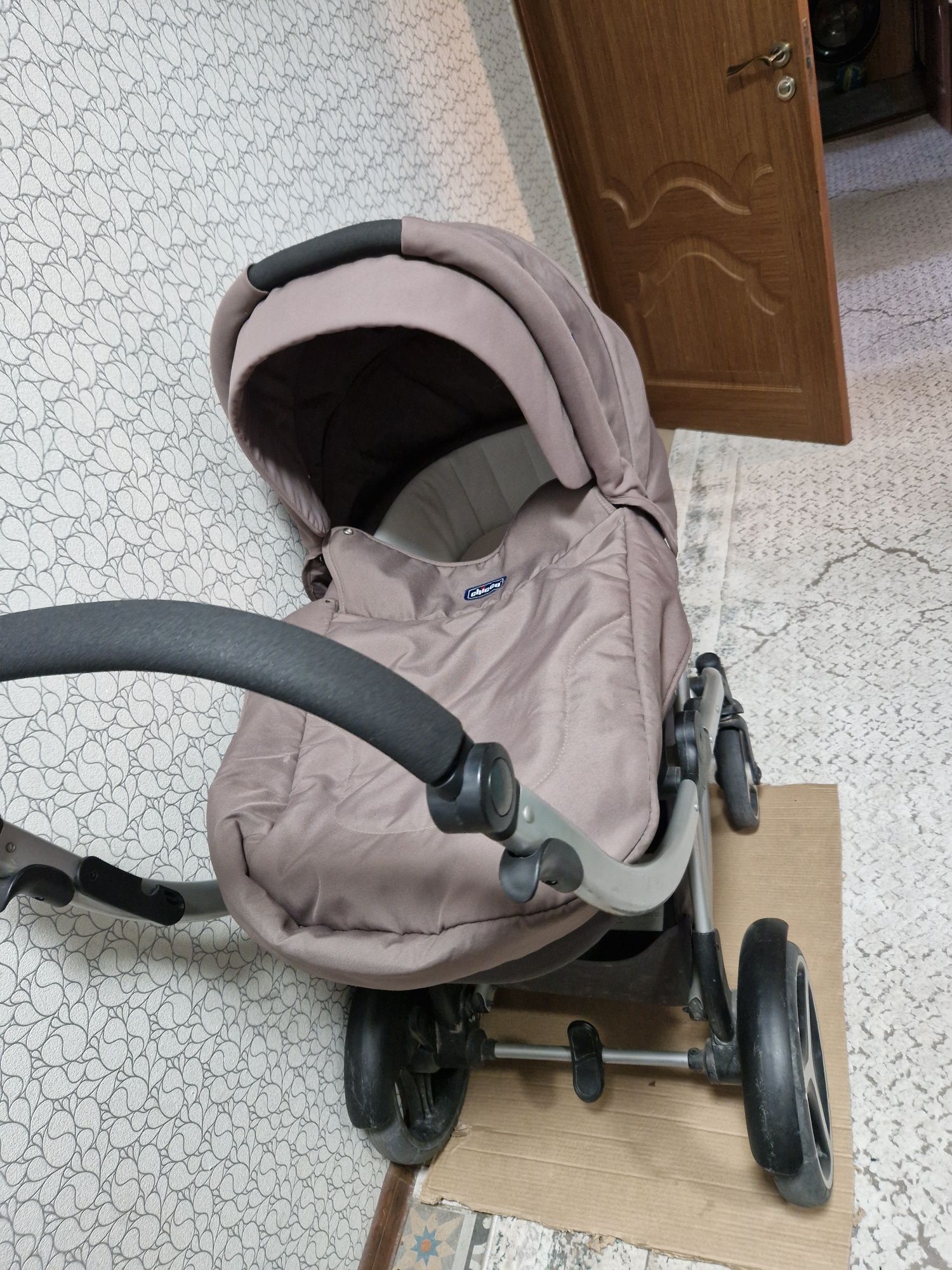 Коляска chicco 2 в 1. Люлька, прогулочный блок, две пары колёс + сумка
