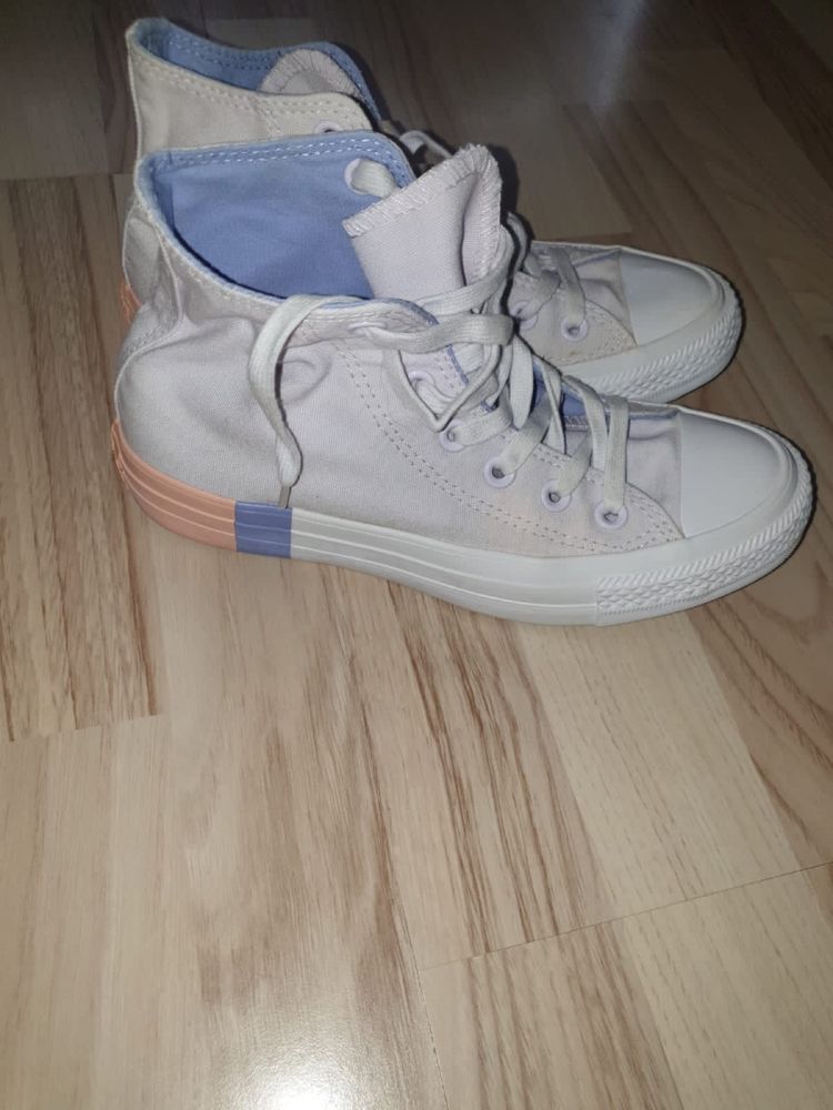 Converse Pentru Femei