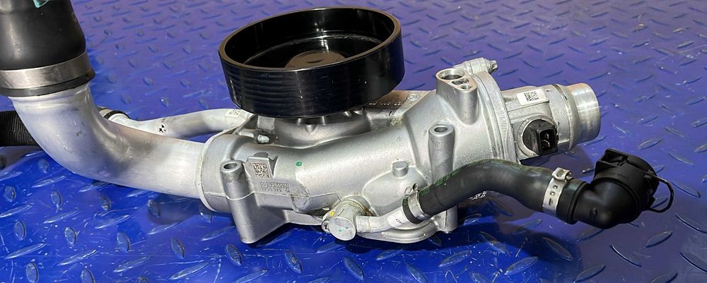Pompa de apa BMW 7852344