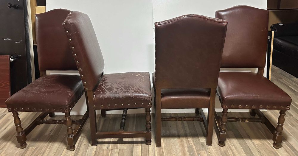 Set 3 Scaune cu cadru din lemn masiv si spatar inalt; Scaun tapitat