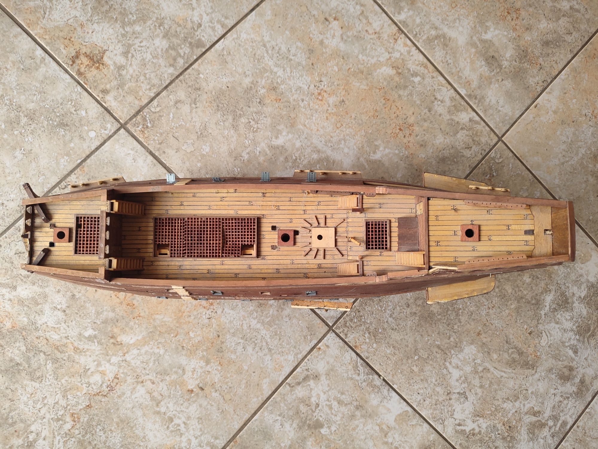 Machetă corabie din lemn Galionul Sfântul Ioan revista Mari Corăbii