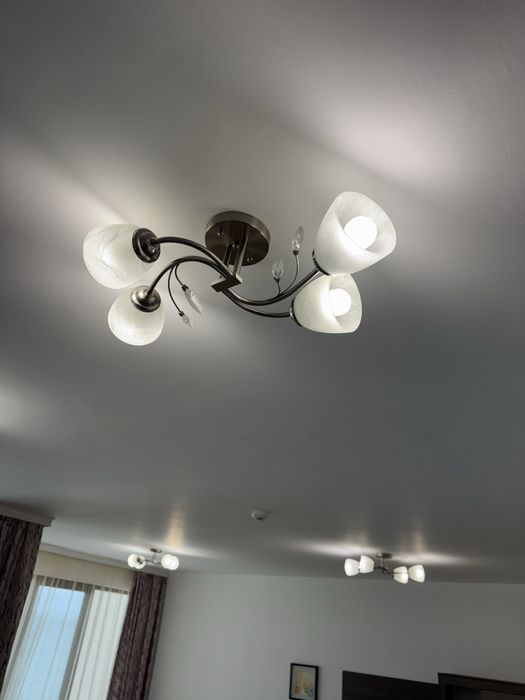 Полилей с 4 чашки и LED крушки - почти нови (5 брой)