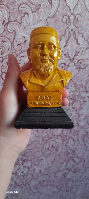 Статуя Абай кунанбаев