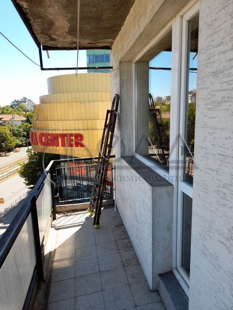 Продава се Тристаен апартамент в София, Оборище - 80 кв.м за 3125 €/кв.м - Снимка #11