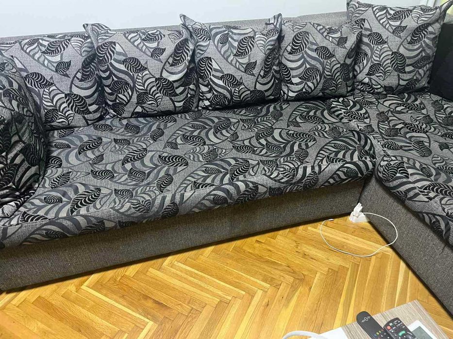 ПОДАРЯВАМ ъглов диван.