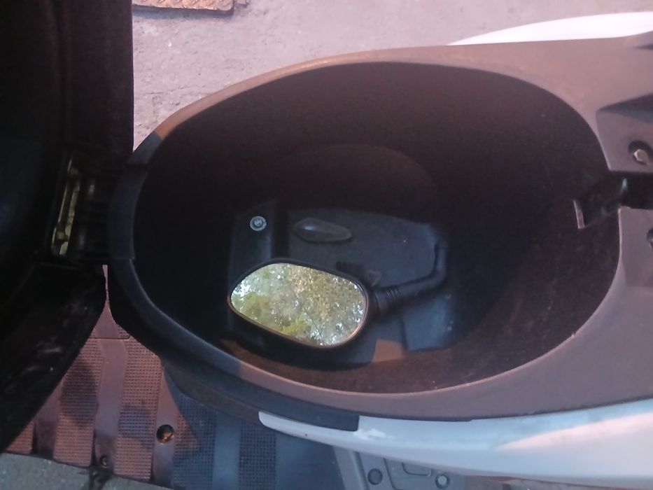 Scuter bine întreținut  de 49 cm an 2013  nu am acte  la el