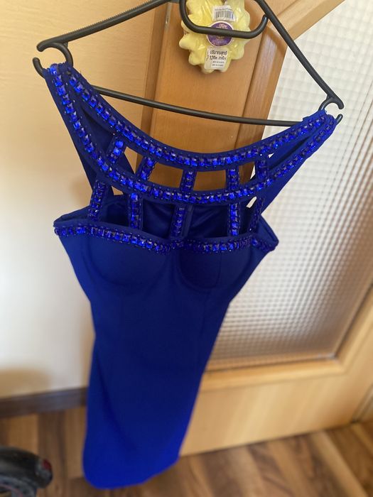 Vand rochii de ocazie