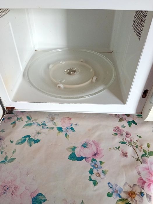 Microunde  daewoo  900 w în stare foarte bună