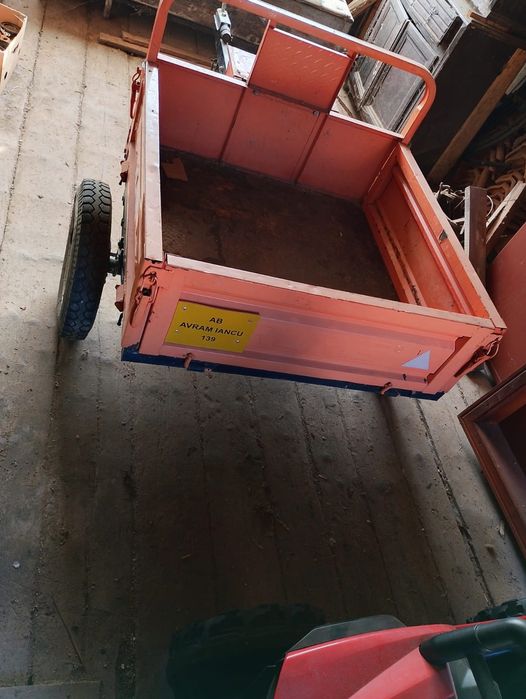 Vând remorcă Ruris