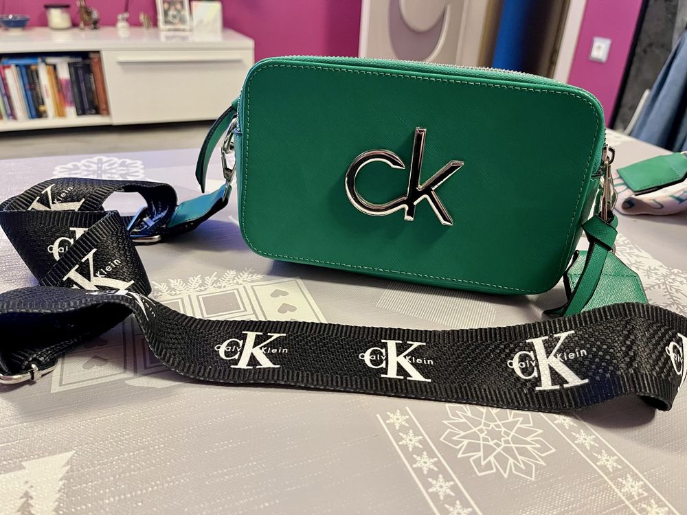 Нова чанта за през рамо CK Calvin Klein