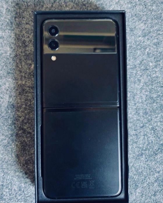 Vând  Samsung galaxy z flip