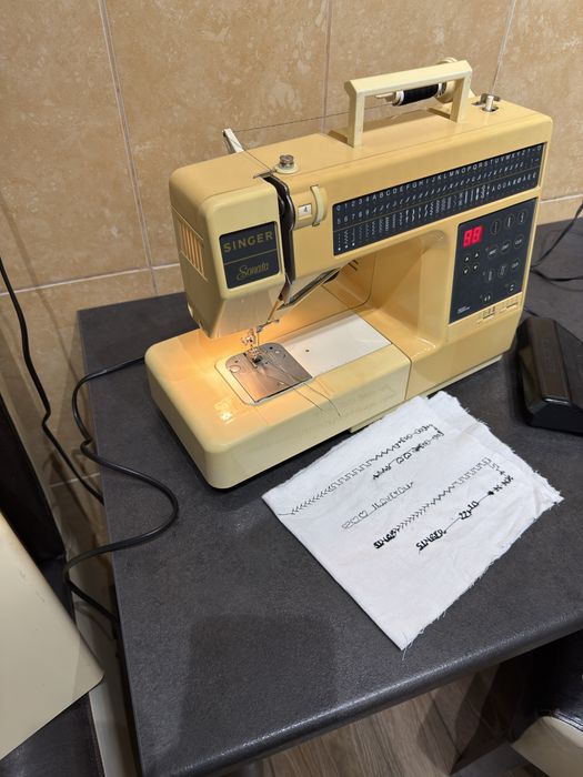 Masina de brodat cusut si festonat SINGER 2210 98 progane