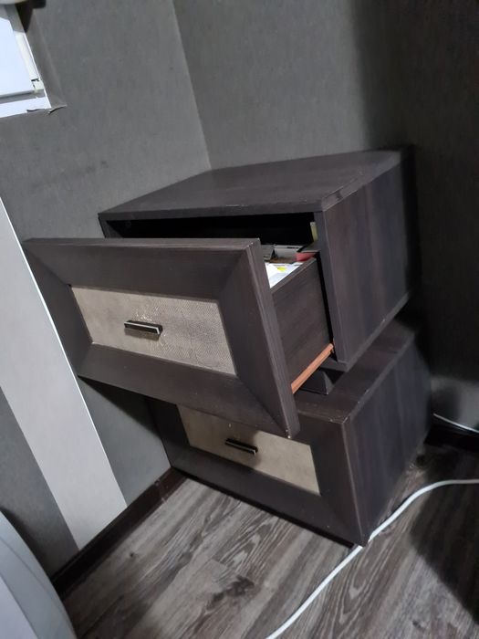 Комплект маса със скрийн 2 нощни шкафчета