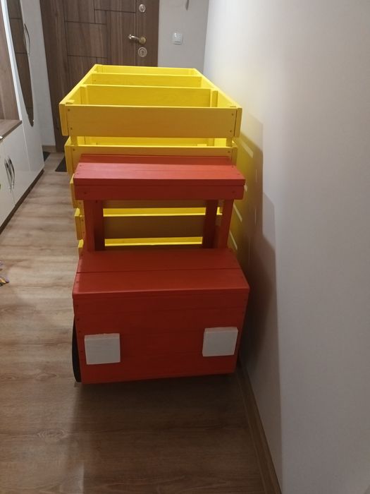 Дървен камион за играчки