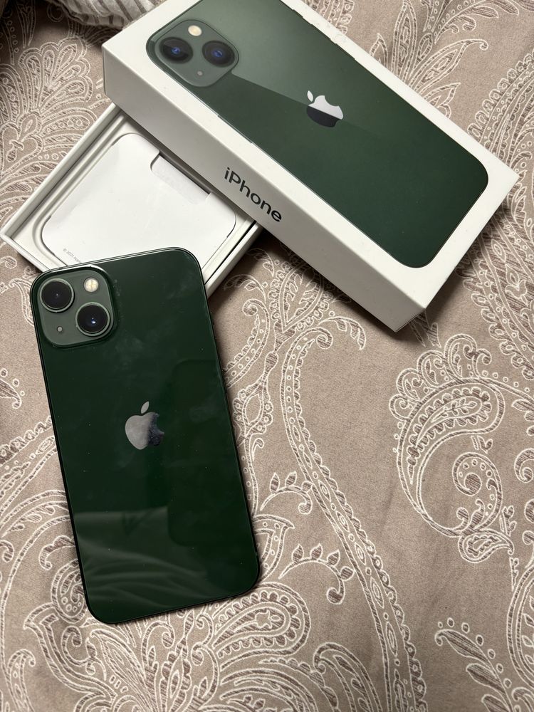 Телефон  Iphone 13