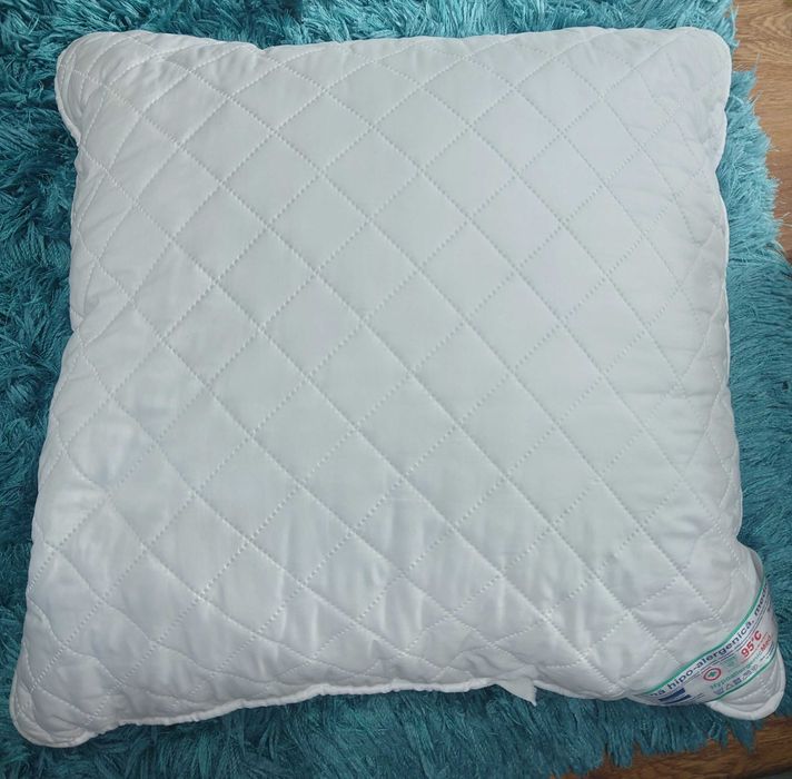 Lot 2 perne si 3 seturi de fata de perna