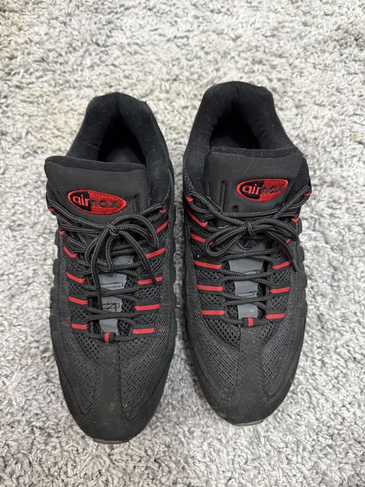 Nike Air Max 95s Bred Hombre