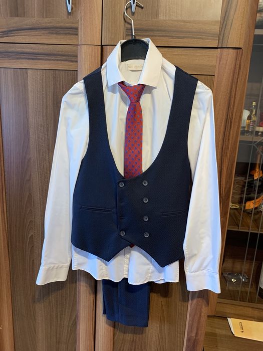 Costum Complet NOU (valoare de 1000 lei)