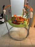 Продавам чисто ново бънджи Fisher price