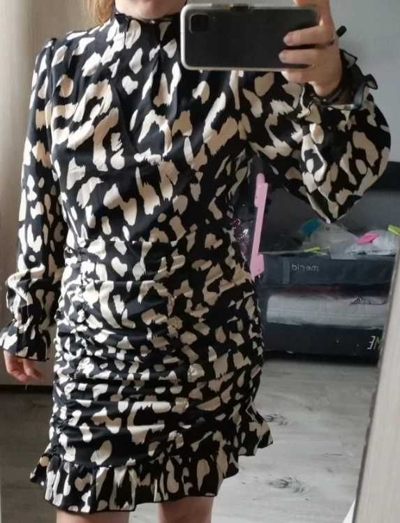 Rochițã neagra cu buline crem,marimea M si S