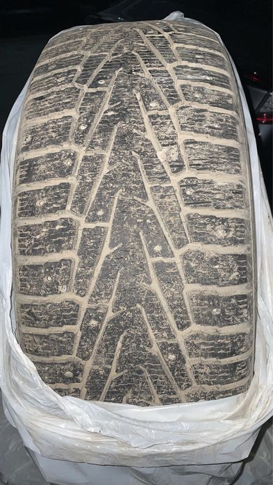 Продам зимнюю шипованную резину Nokian Hakkapelitta