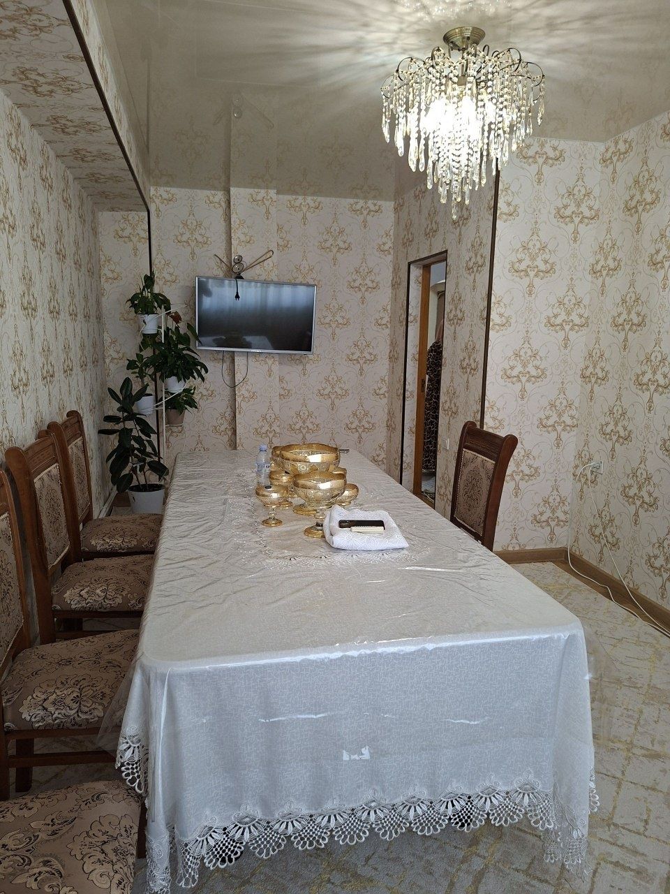 Сампи Роддомда 3 хона сотилади.8 этажда.Ипотека хам булади