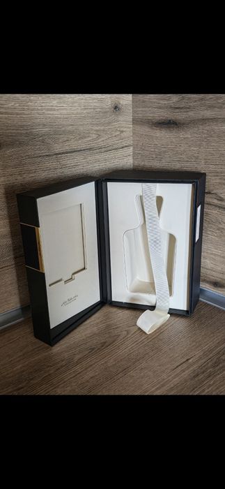 Кутия от John Walker