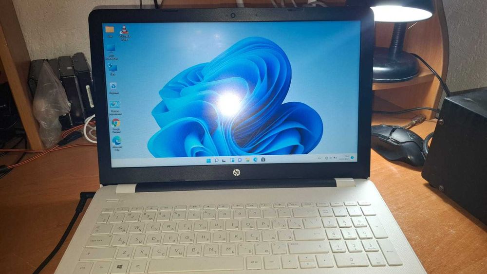 Ноутбук HP 15-bw030ur
