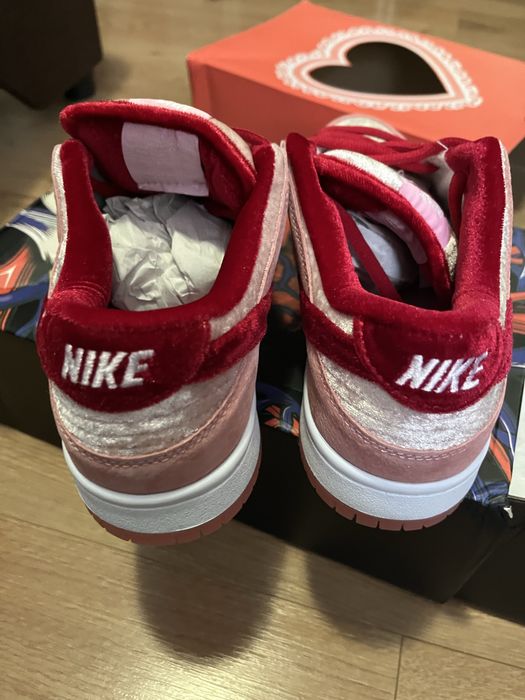 Nike dunk low strange love