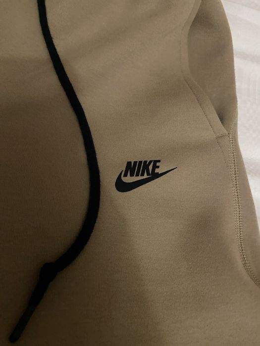 Pantaloni Nike Tech