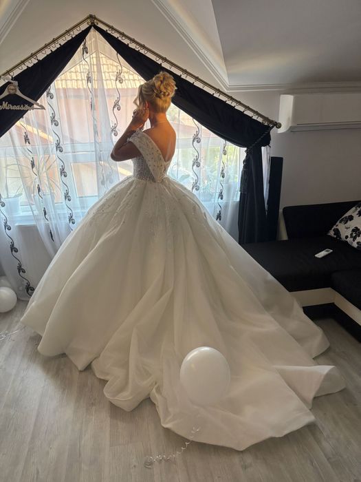 Vand rochie de mireasa printesa