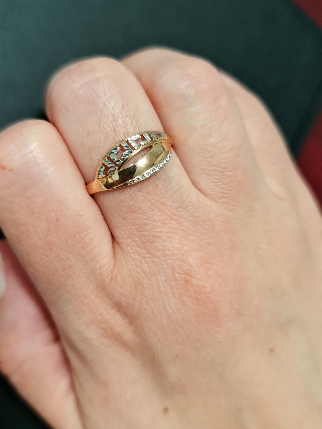 Новое золотое кольцо размер 18,5