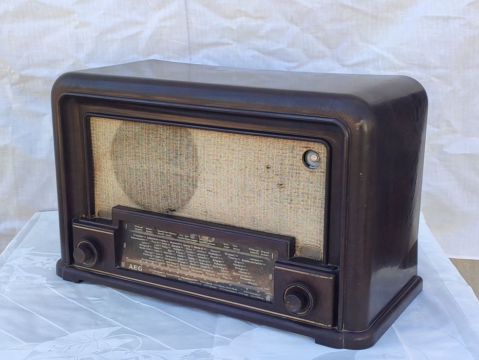 Радиоапарат AEG Super 69 WK
