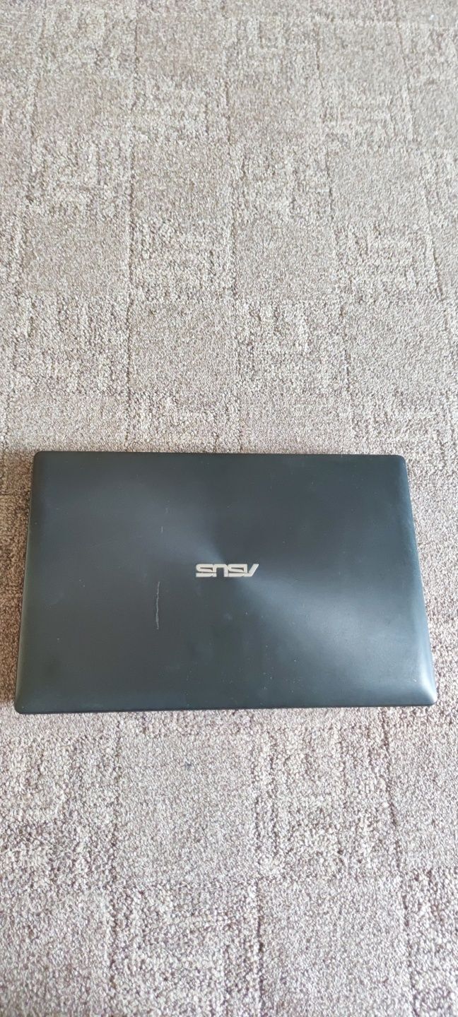 Laptop ASUS negru